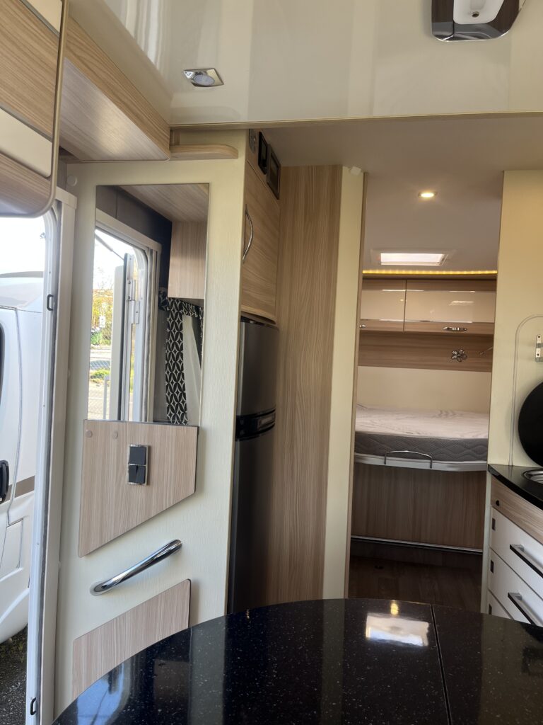 Florium Black Pearl 70 Cama central e basculante