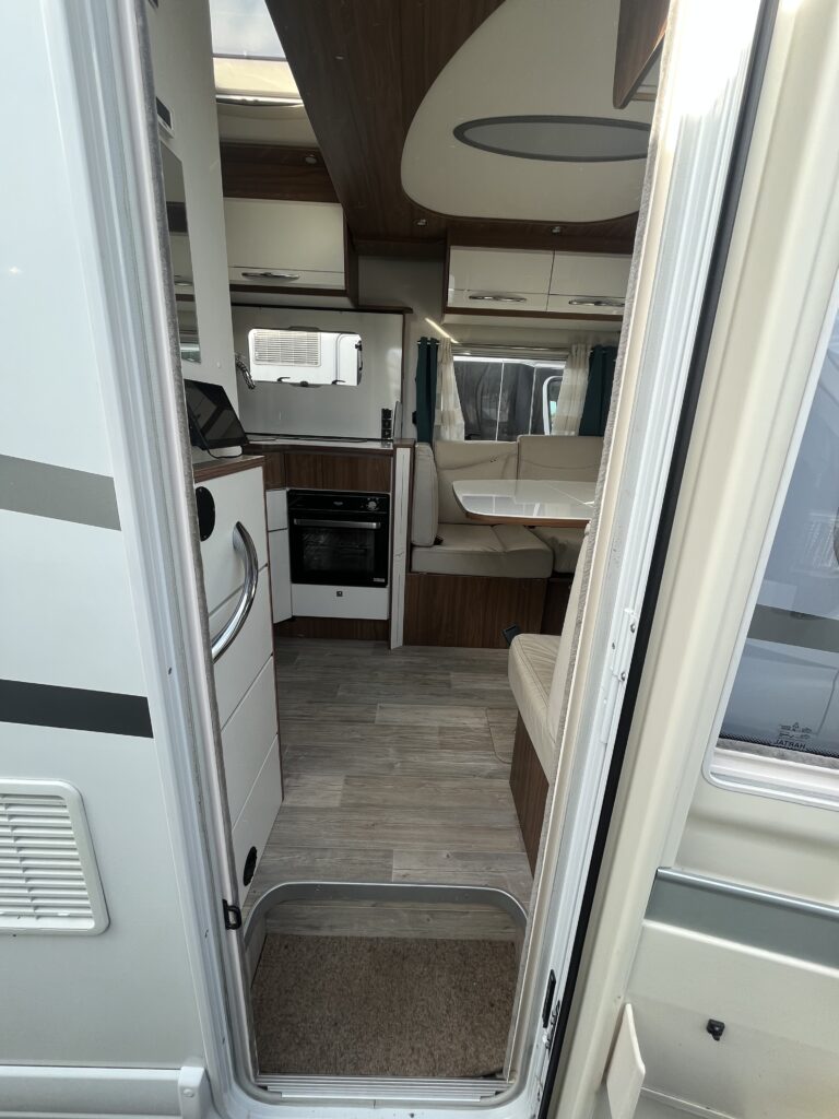 Pilote 746 Cama Central e Basculante