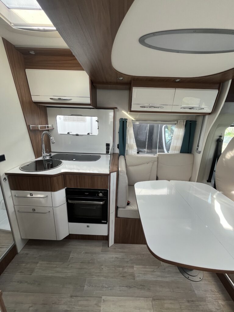 Pilote 746 Cama Central e Basculante