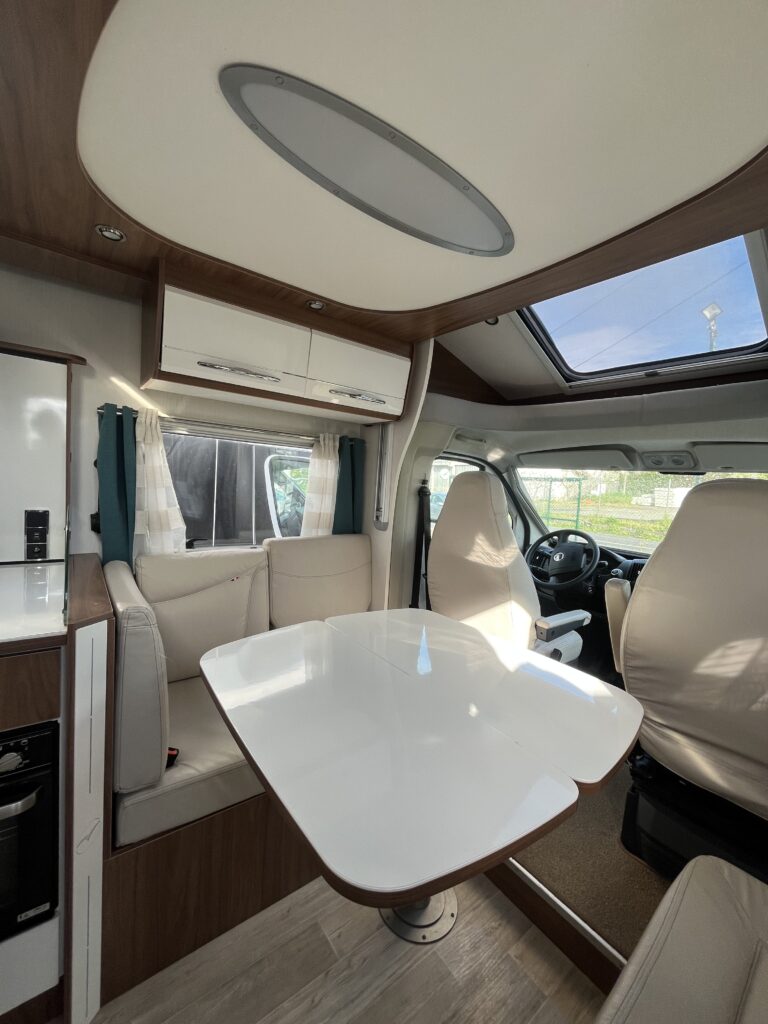 Pilote 746 Cama Central e Basculante