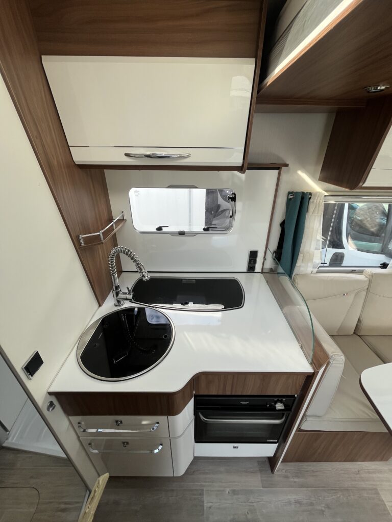 Pilote 746 Cama Central e Basculante