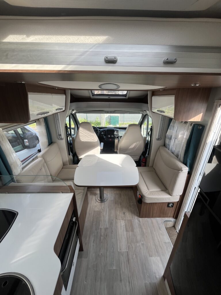 Pilote 746 Cama Central e Basculante