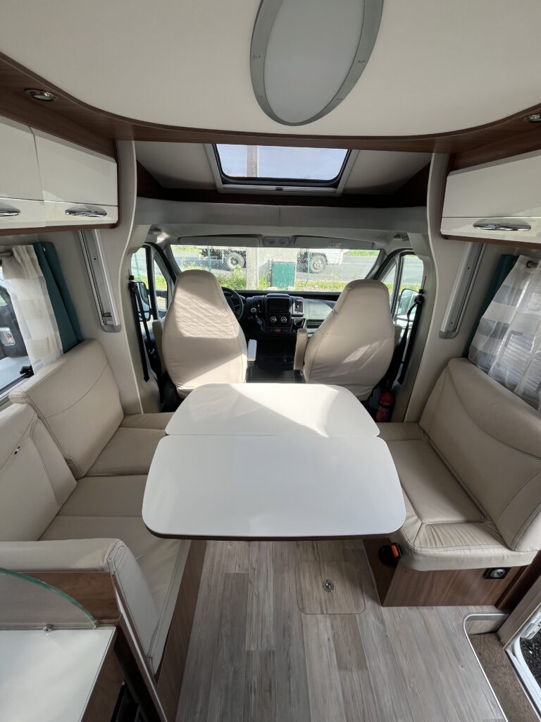 Pilote 746 Cama Central e Basculante