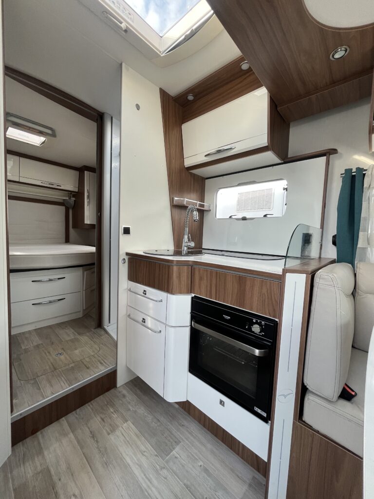 Pilote 746 Cama Central e Basculante