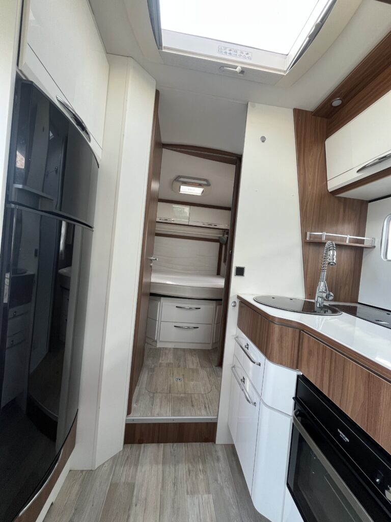 Pilote 746 Cama Central e Basculante