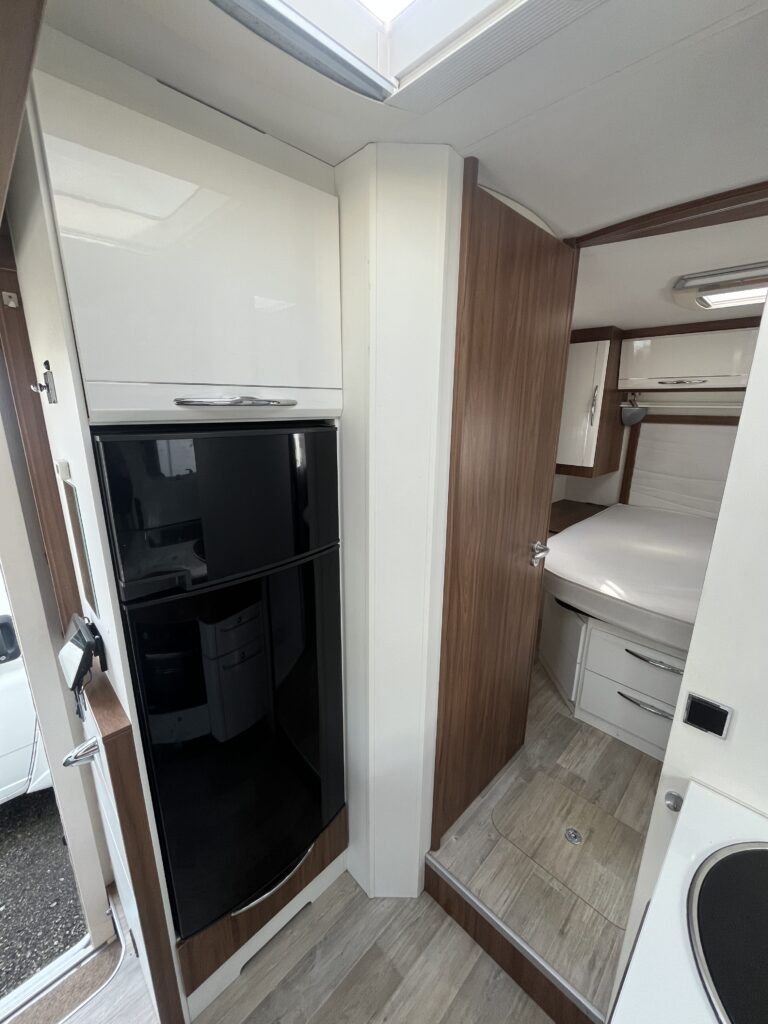 Pilote 746 Cama Central e Basculante