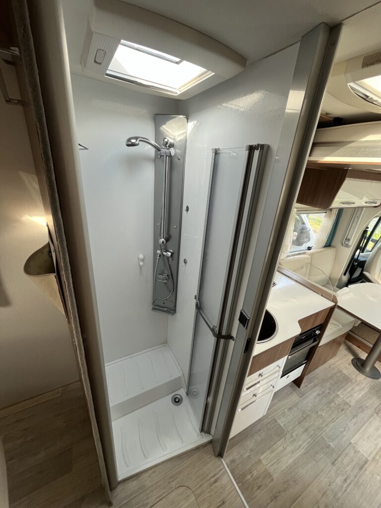 Pilote 746 Cama Central e Basculante