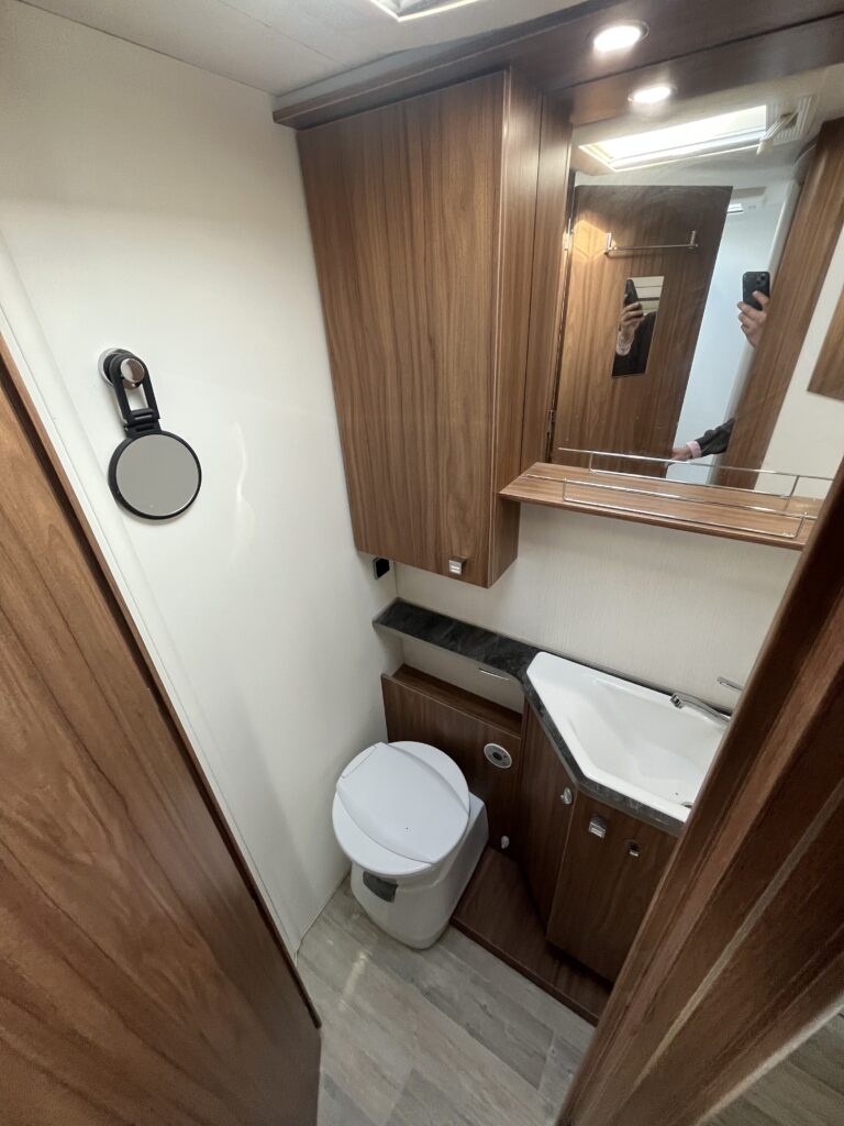 Pilote 746 Cama Central e Basculante