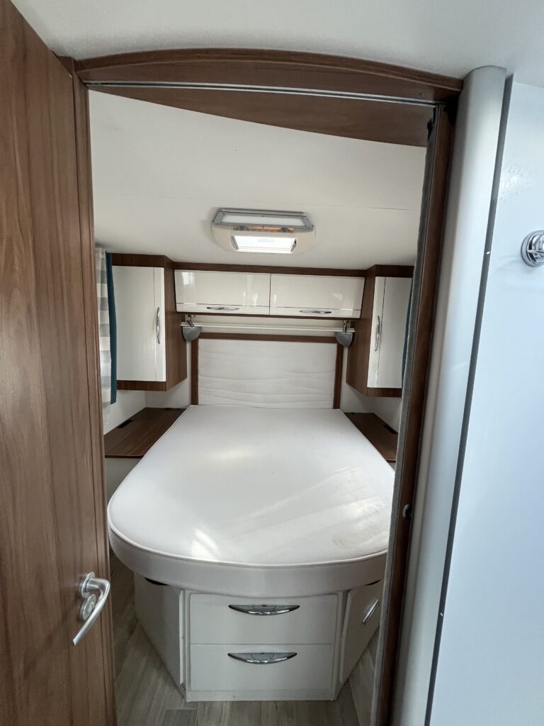 Pilote 746 Cama Central e Basculante