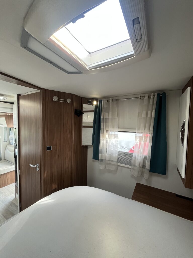 Pilote 746 Cama Central e Basculante