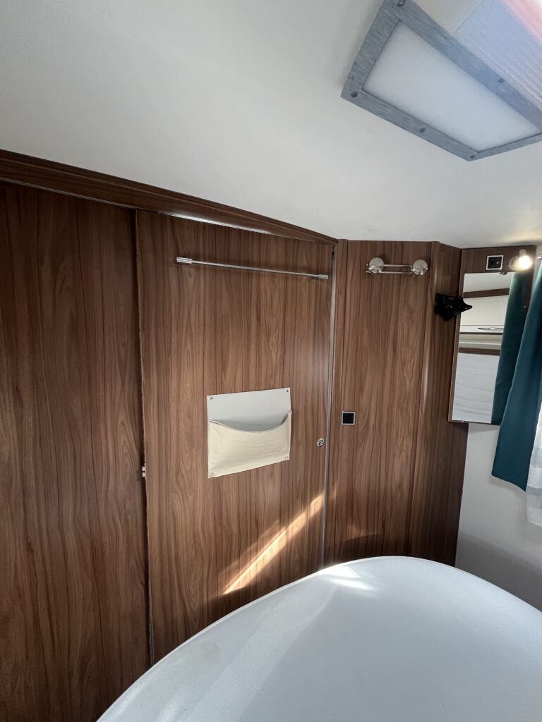 Pilote 746 Cama Central e Basculante