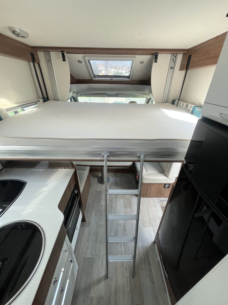 Pilote 746 Cama Central e Basculante