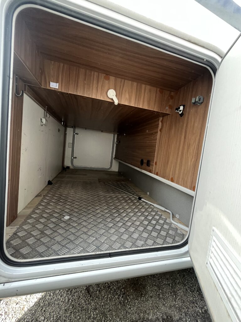 Pilote 746 Cama Central e Basculante