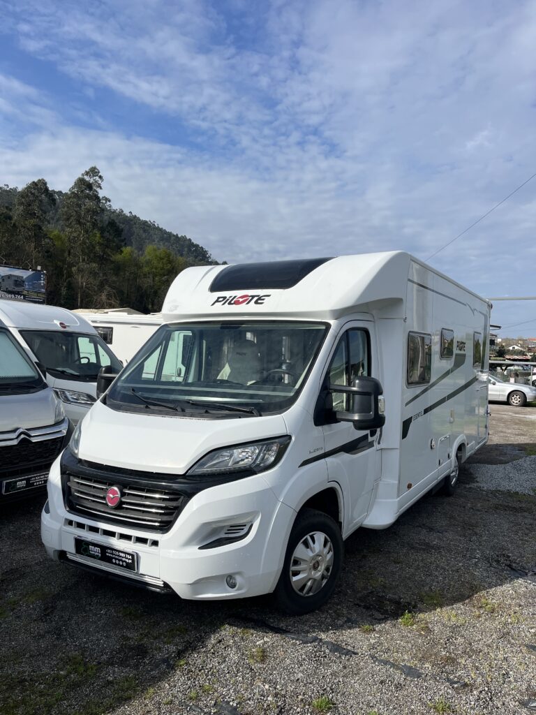 Pilote 746 Cama Central e Basculante