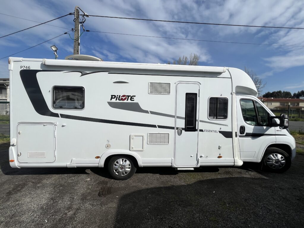 Pilote 746 Cama Central e Basculante