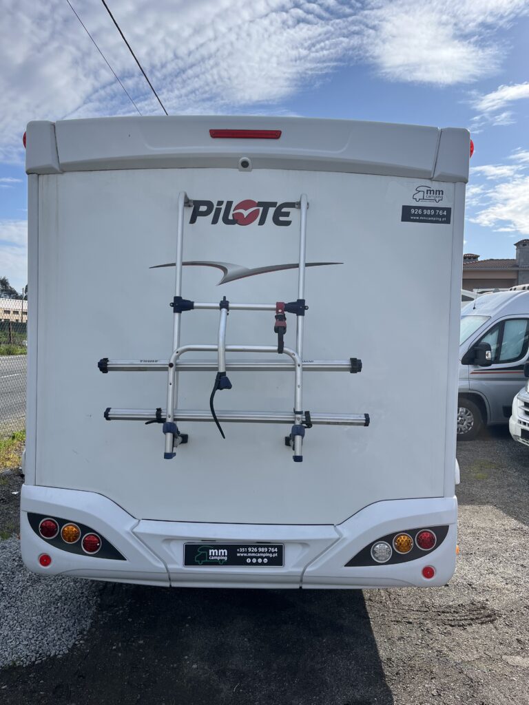 Pilote 746 Cama Central e Basculante