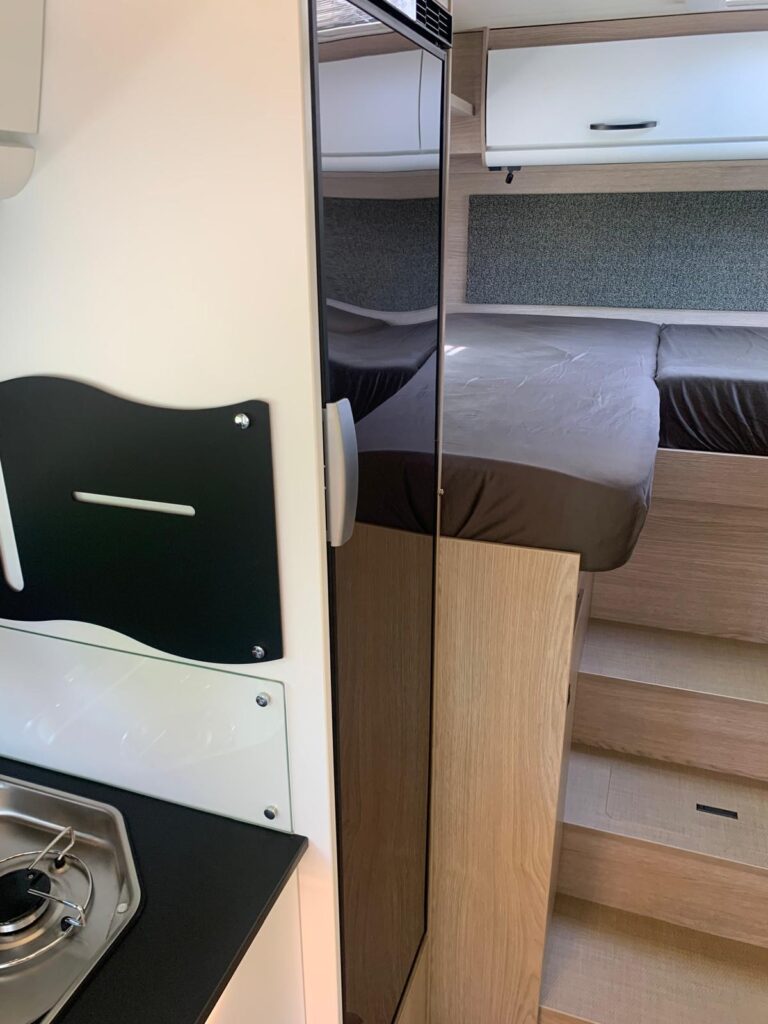 Burstner Skyline 2025 Camas gemeas e basculante