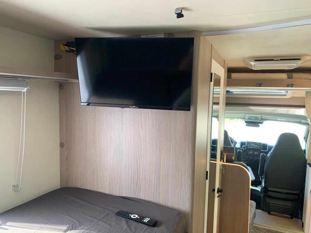 Burstner Skyline 2025 Camas gemeas e basculante