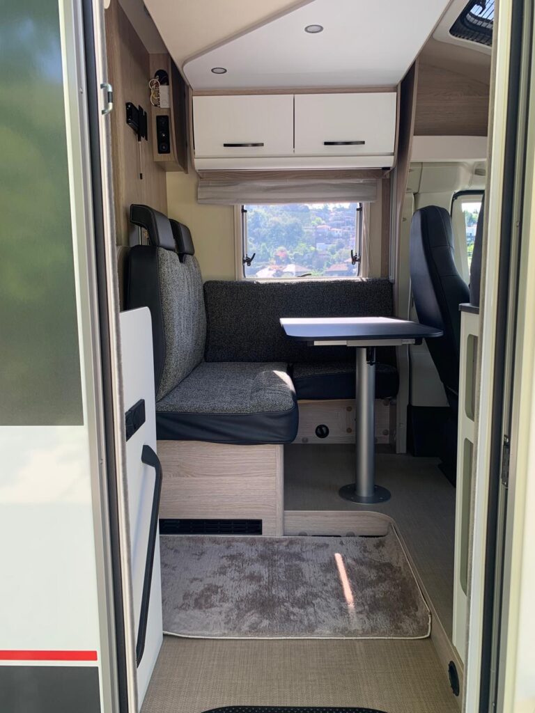 Burstner Skyline 2025 Camas gemeas e basculante