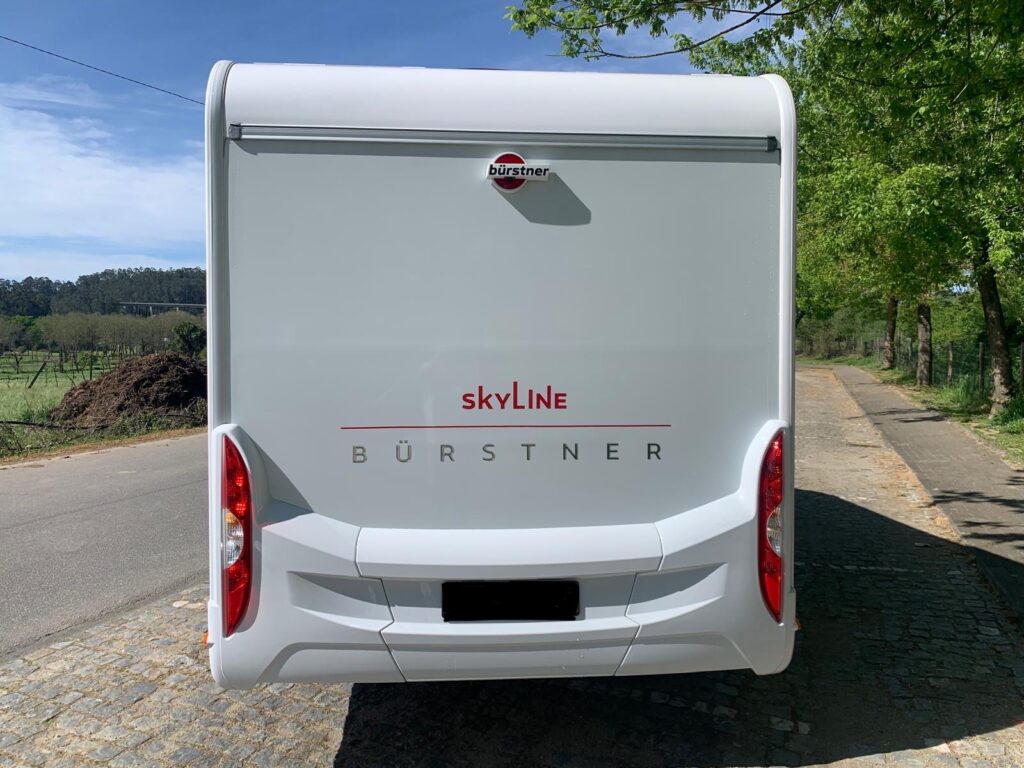 Burstner Skyline 2025 Camas gemeas e basculante