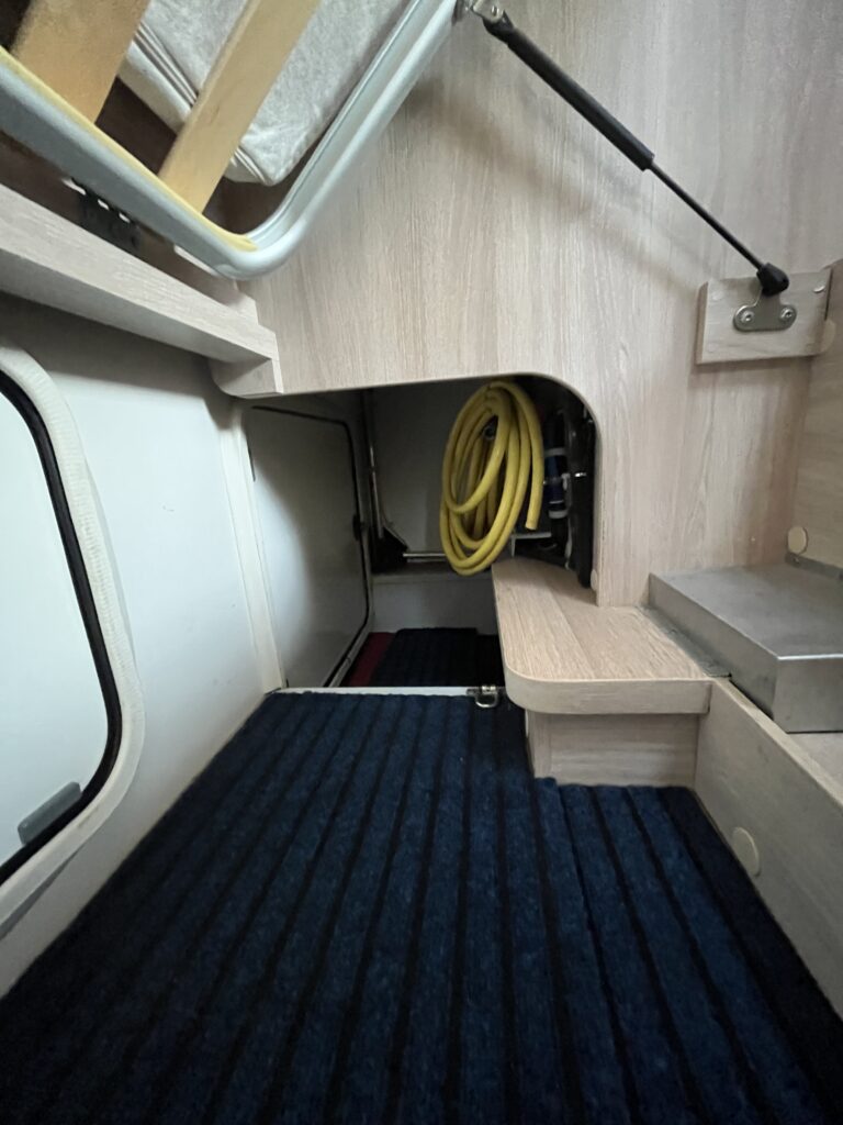 Rapido 665F Camas gemeas e basculante