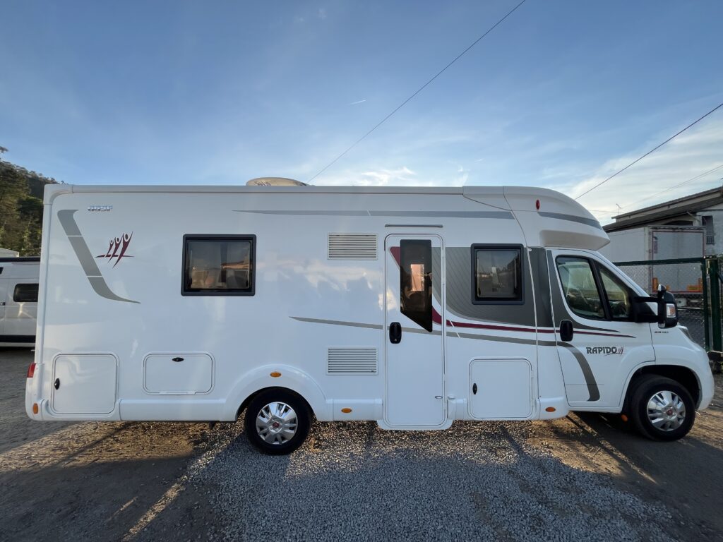 Rapido 665F Camas gemeas e basculante