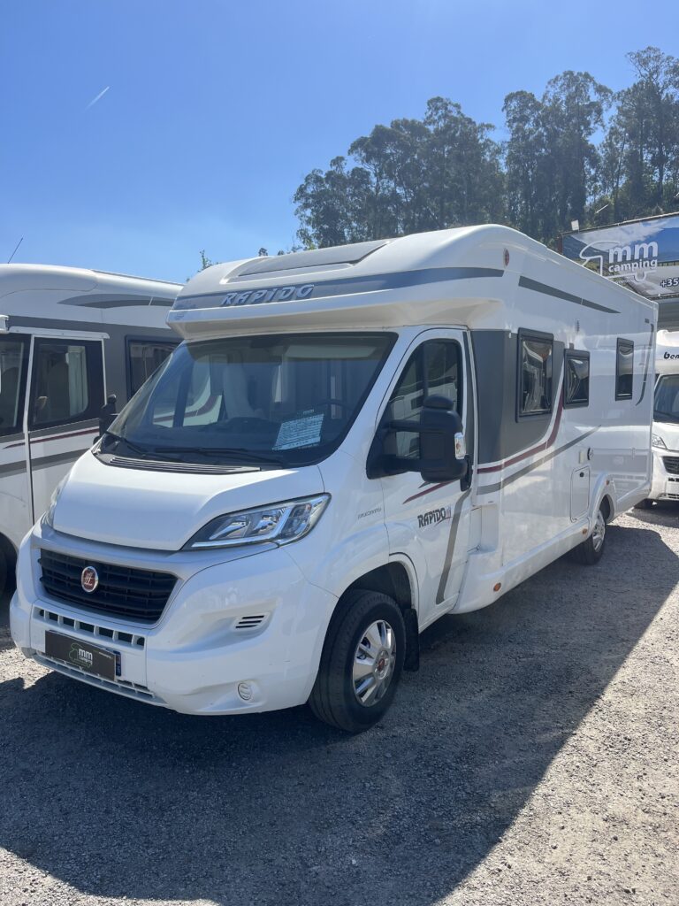 Rapido 665F Camas gemeas e basculante