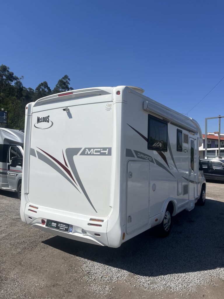 McLouis Mc4 68 cama central e basculante