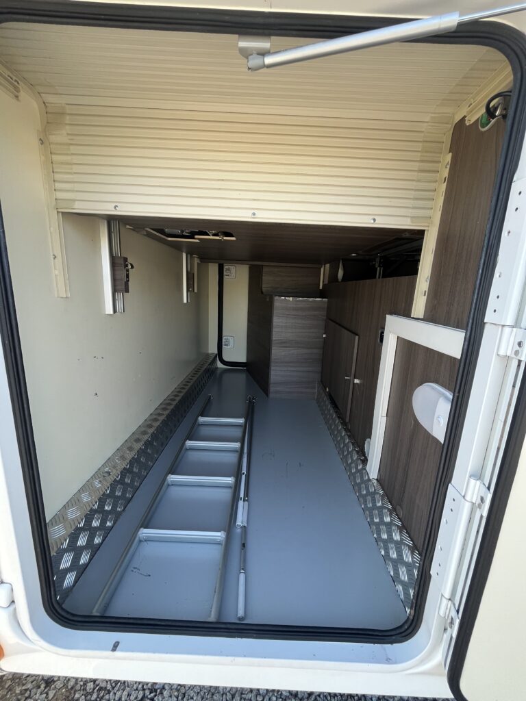 McLouis Mc4 68 cama central e basculante