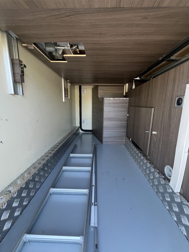 McLouis Mc4 68 cama central e basculante