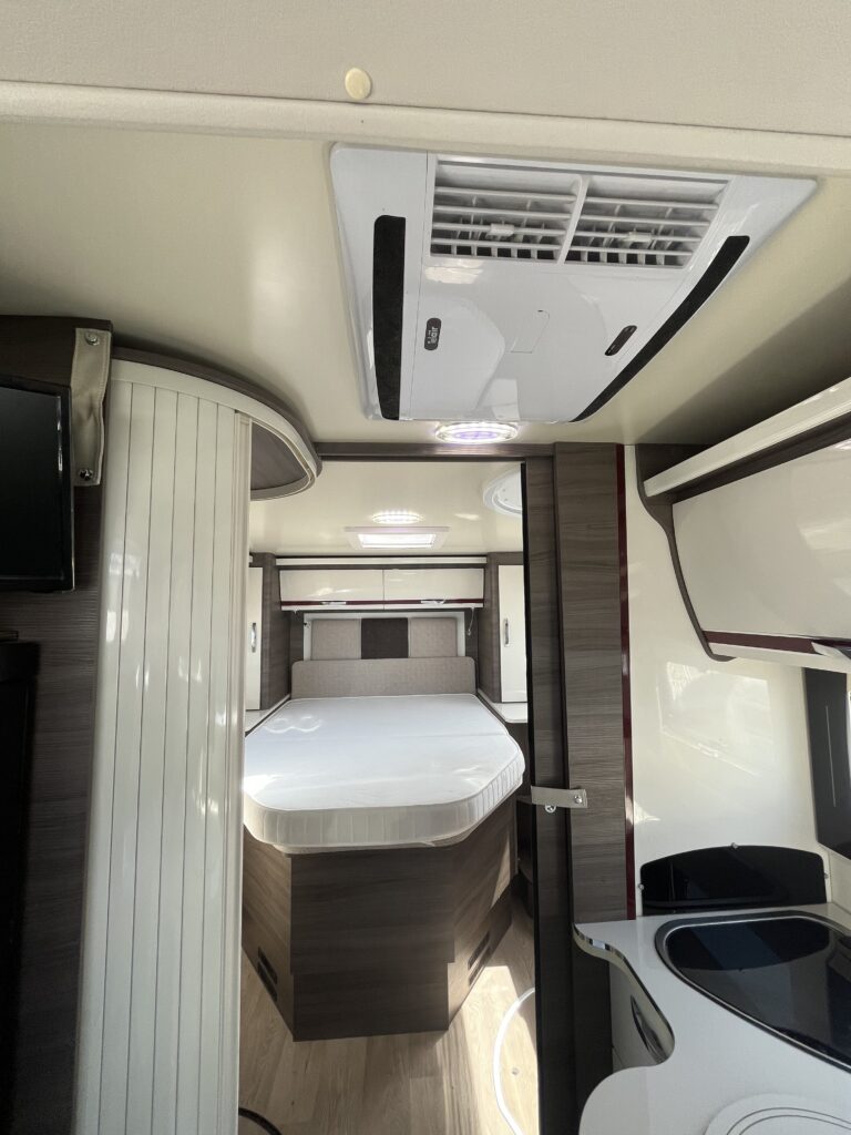 McLouis Mc4 68 cama central e basculante