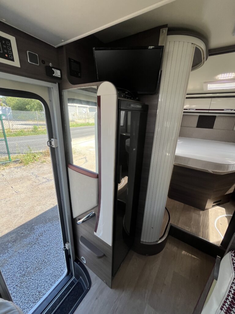 McLouis Mc4 68 cama central e basculante