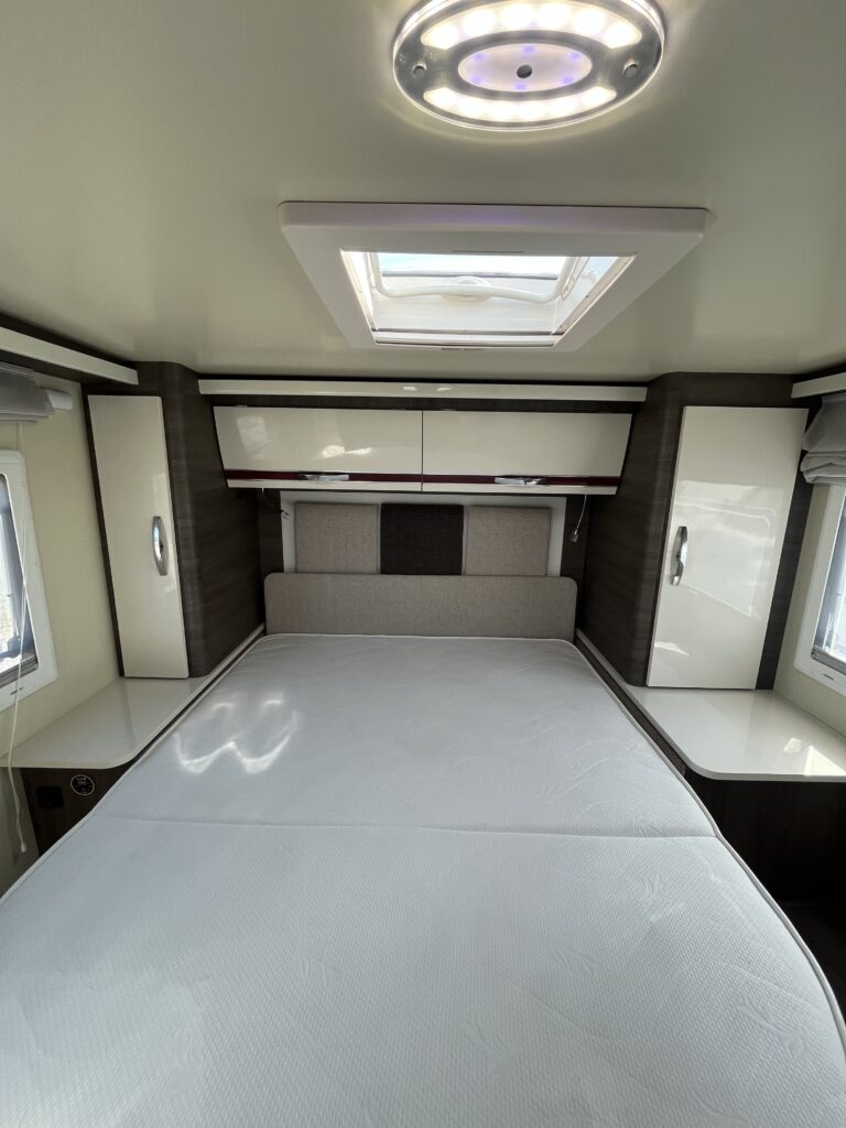 McLouis Mc4 68 cama central e basculante