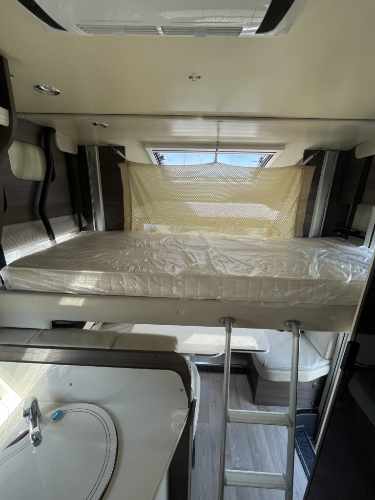 McLouis Mc4 68 cama central e basculante