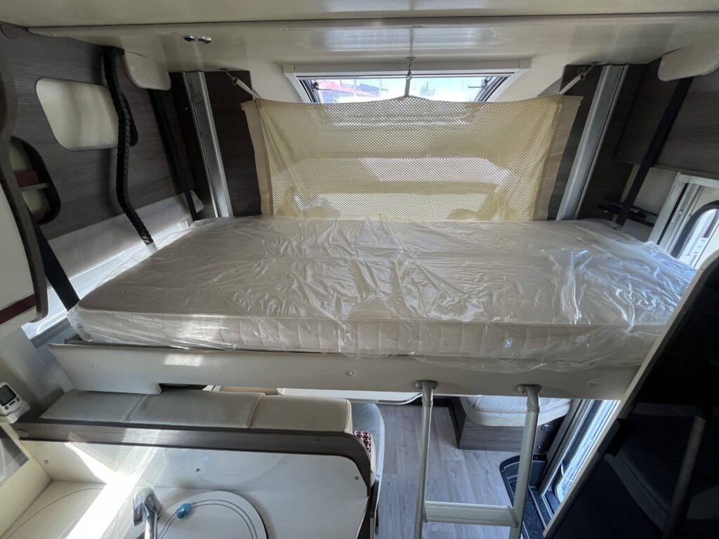 McLouis Mc4 68 cama central e basculante