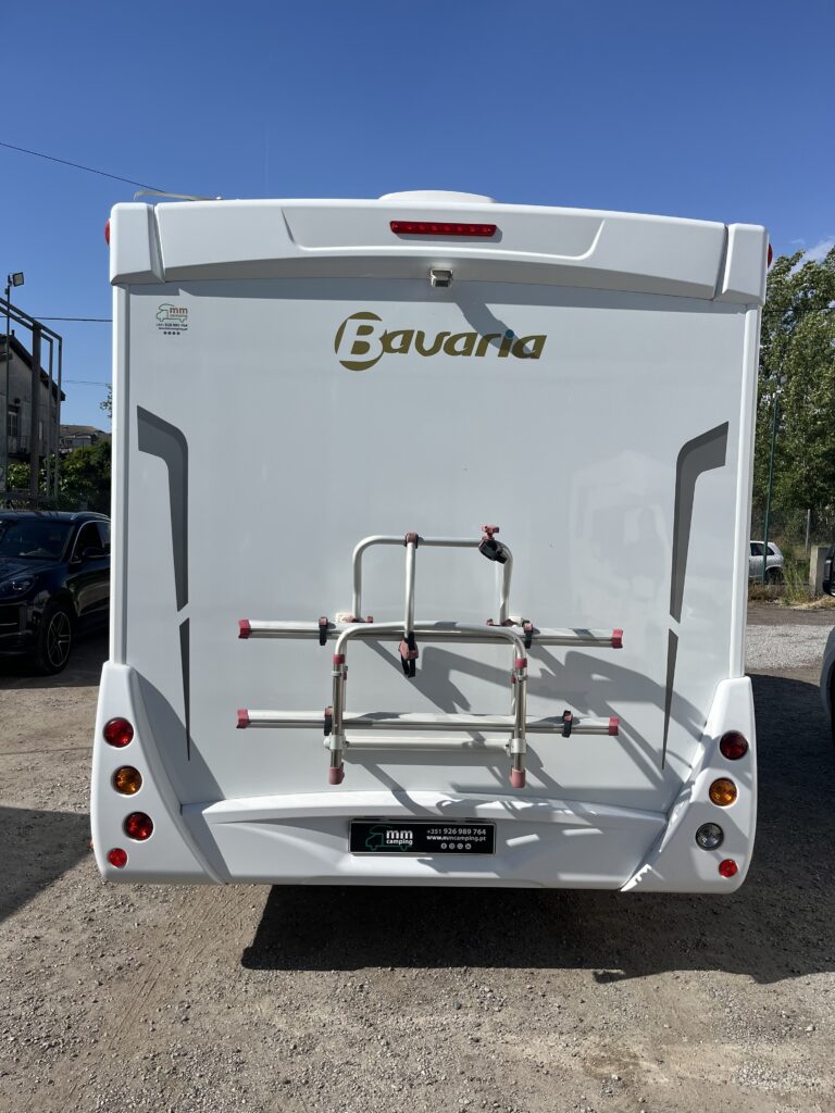 Bavaria T746 Style Cama Central e Basculante