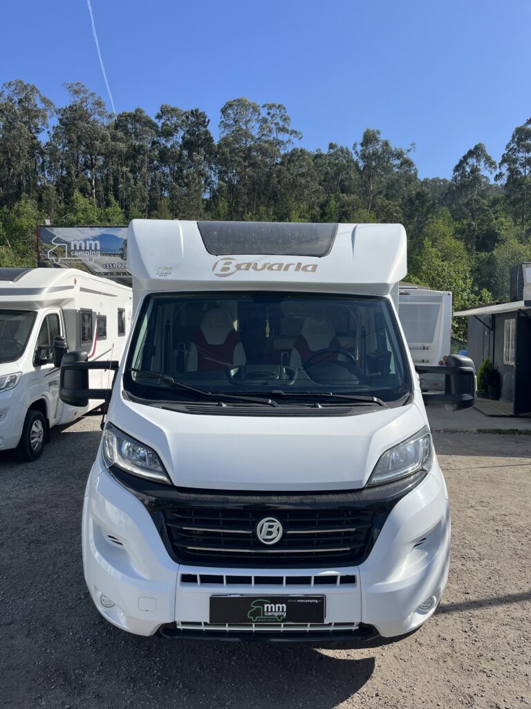 Bavaria T746 Style Cama Central e Basculante