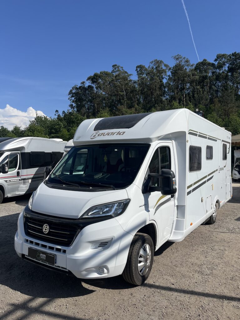 Bavaria T746 Style Cama Central e Basculante