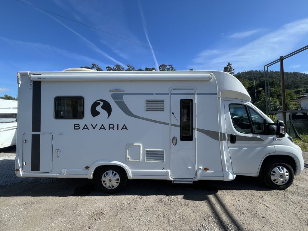 Bavaria T706 Cama Central e Basculante