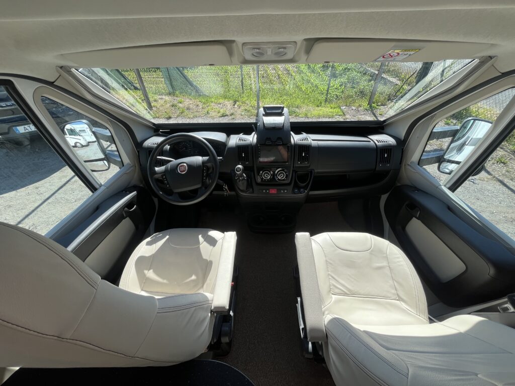 Bavaria T706 Cama Central e Basculante