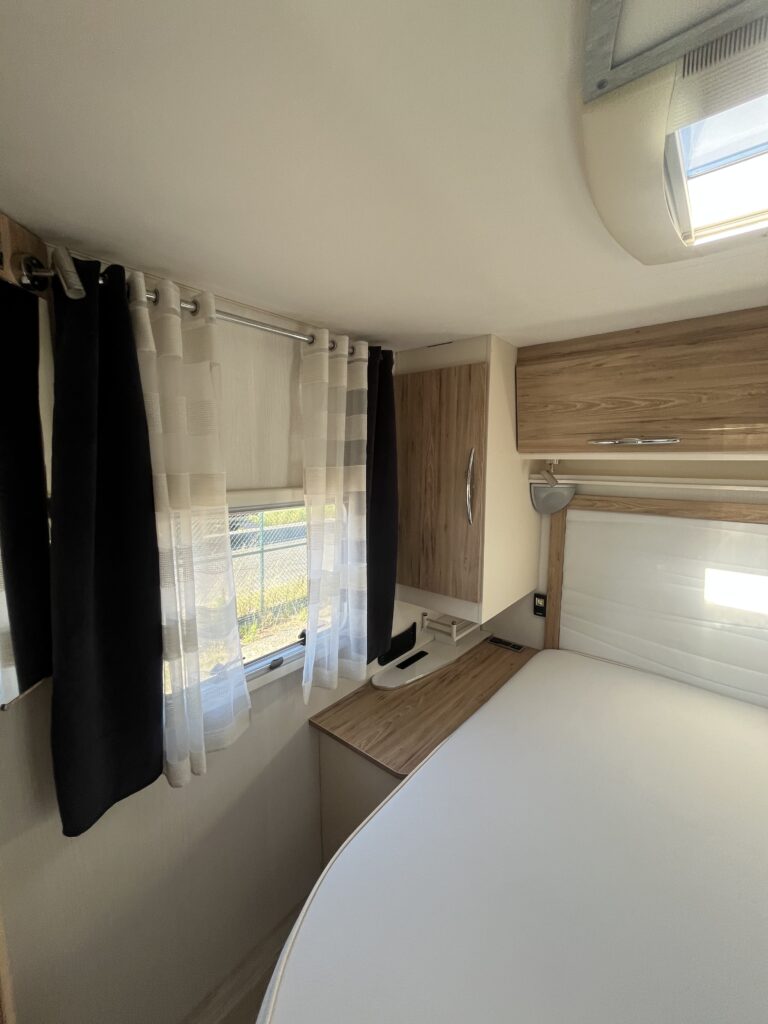 Bavaria T706 Cama Central e Basculante