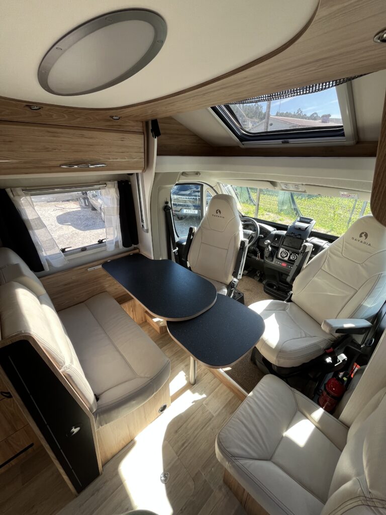Bavaria T706 Cama Central e Basculante