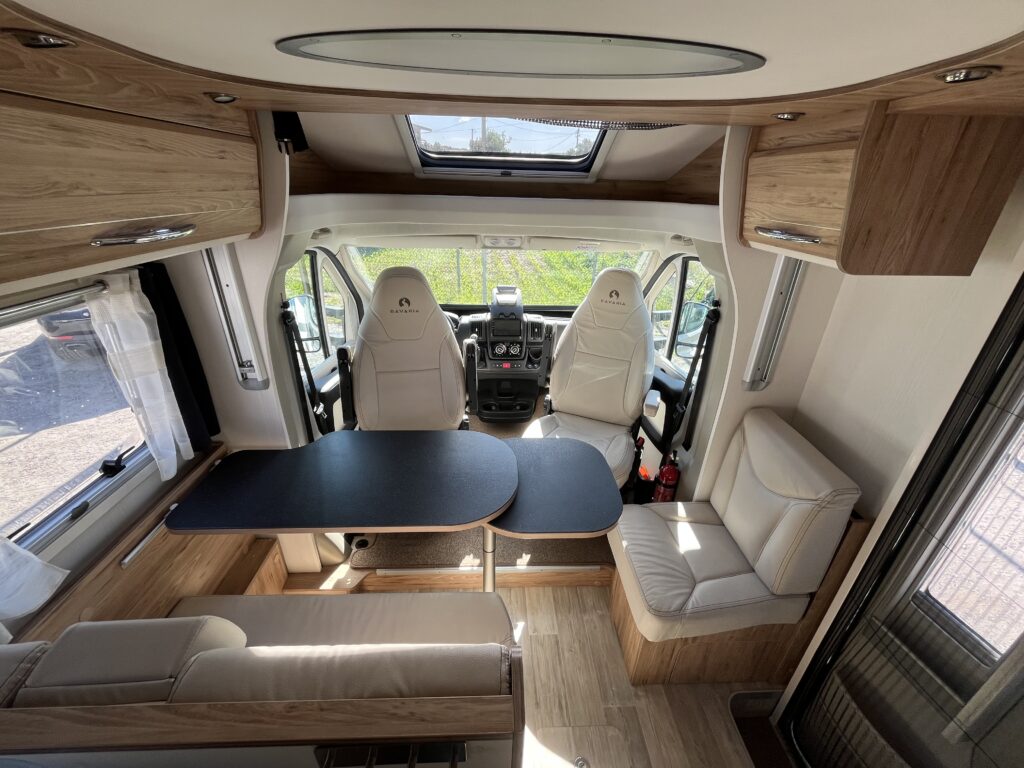 Bavaria T706 Cama Central e Basculante
