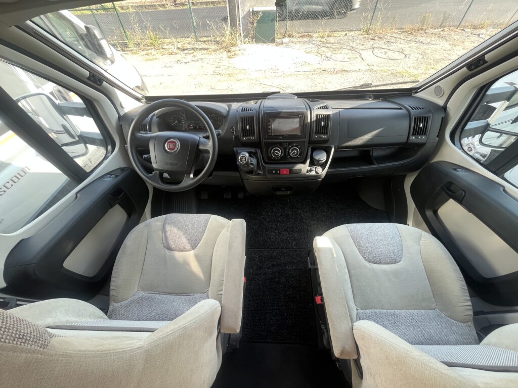Rapido 650FF cama central e basculante