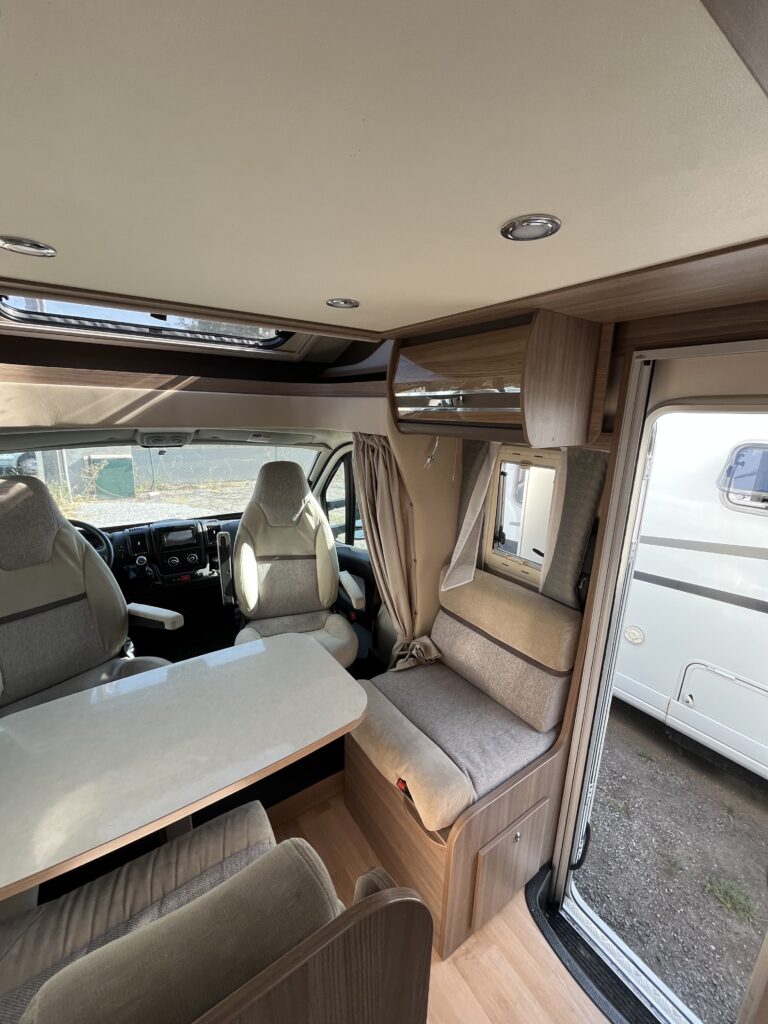 Rapido 650FF cama central e basculante