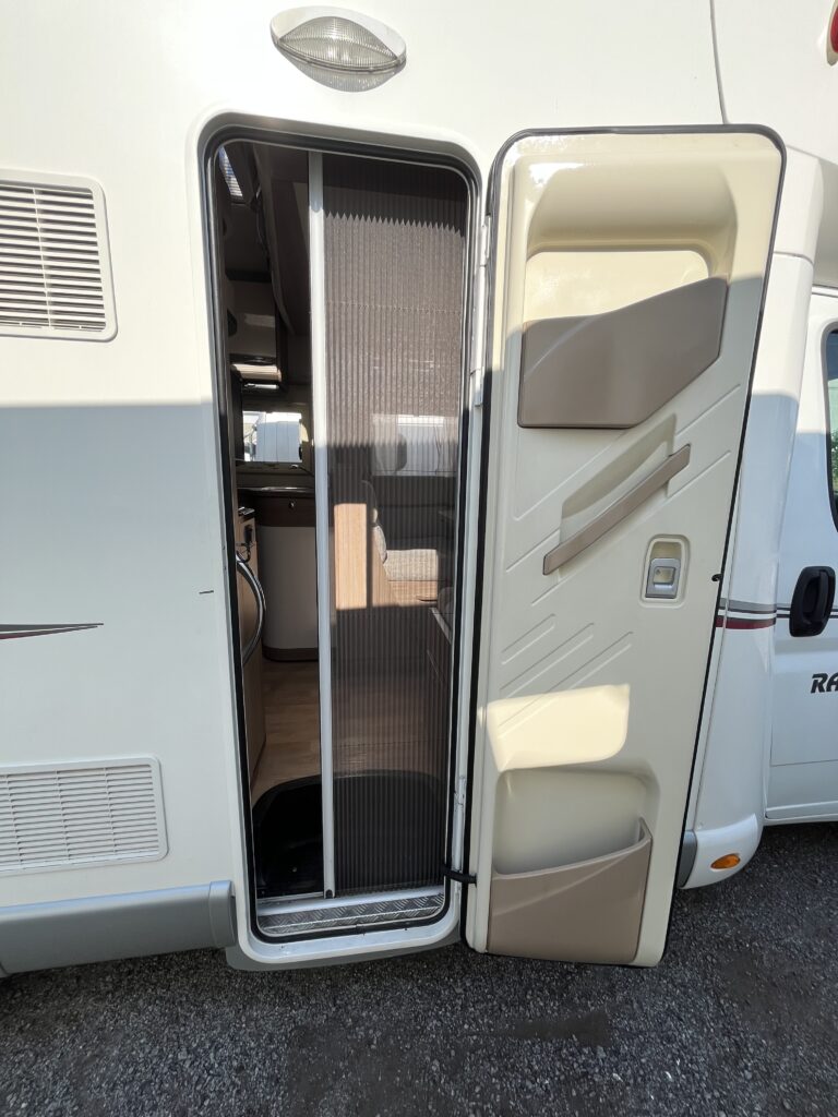 Rapido 650FF cama central e basculante