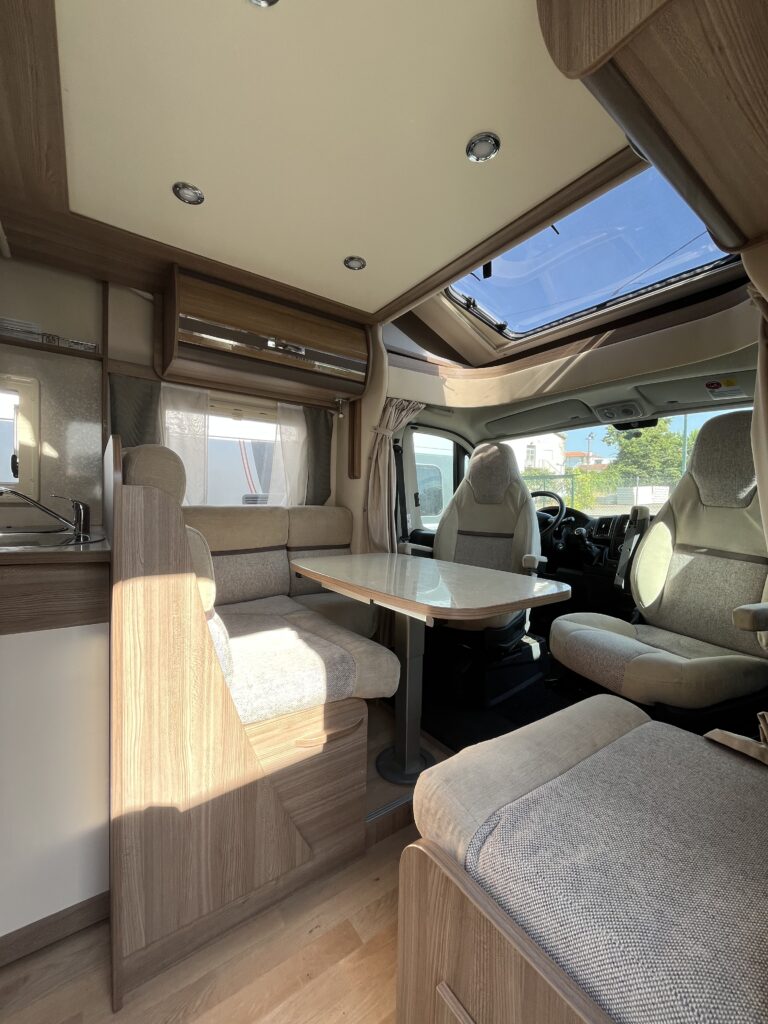 Rapido 650FF cama central e basculante