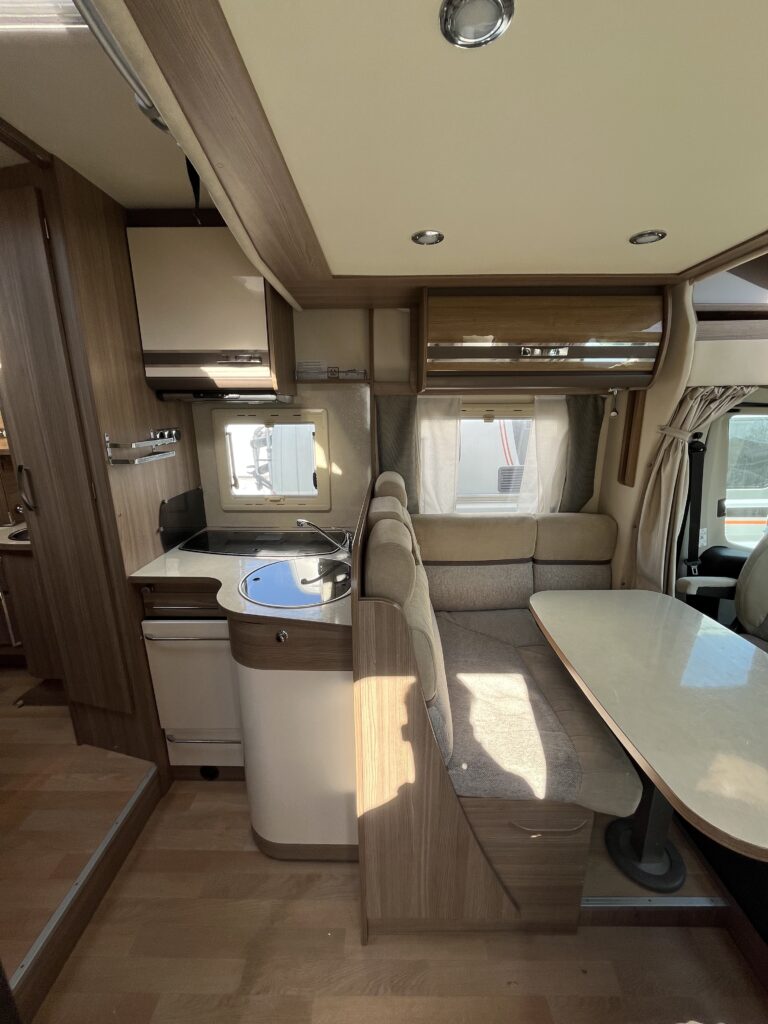 Rapido 650FF cama central e basculante