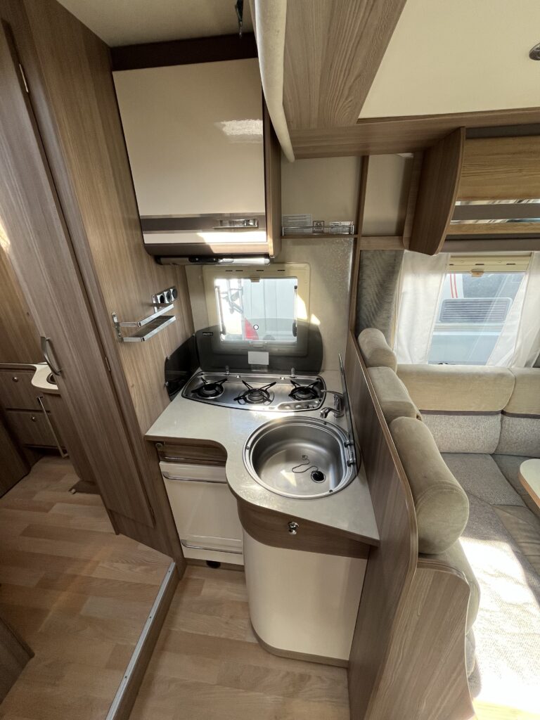 Rapido 650FF cama central e basculante