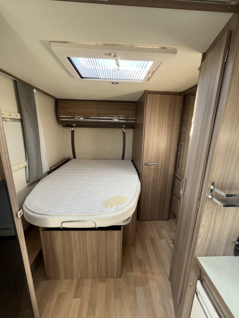 Rapido 650FF cama central e basculante